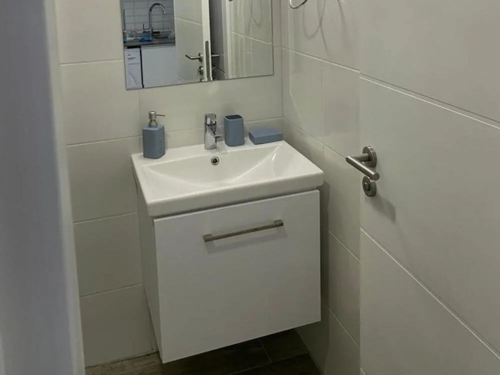 Abelia Residence listing 337, photo 4
